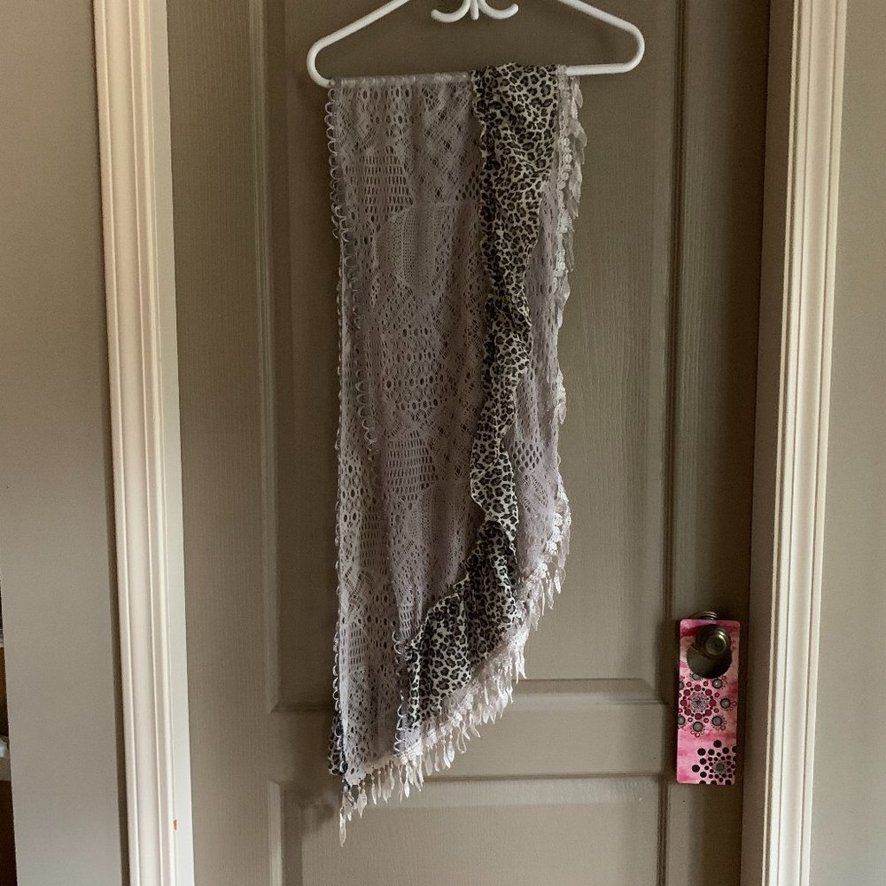 lace scarf with cheetah print detail fall animal boho maximalism 2000s 2010s